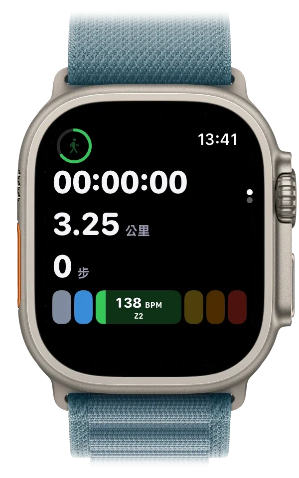 步行時顯示即時路線地圖的 Apple Watch